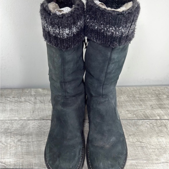 UGG 1936 Skylair Black Leather Wedge Heel Sheepskin Lined Womens Boots Size 9 - Picture 3 of 9